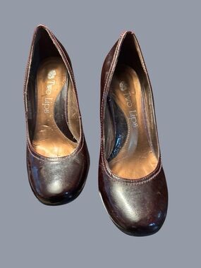 Two Lips Deep Burgundy Round-Toe Leather Pumps